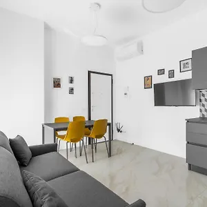Mi Casa - In Ponte Nuovo , Milano Italia