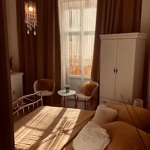 https://thomas-apartments.marianskelaznehotels.net
