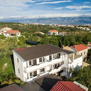https://apartments-jug-lopar.primorje-gorskikotar.com